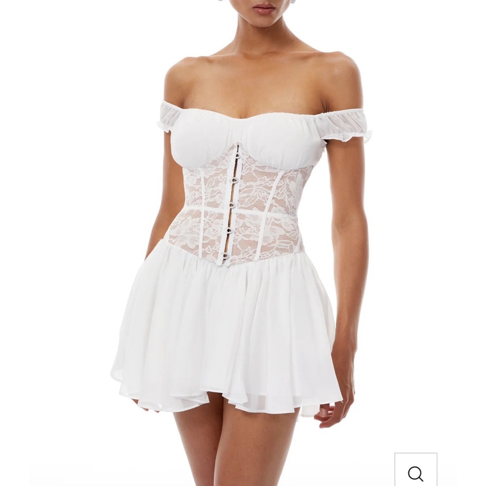 Chic White Off-Shoulder Lace Chemise